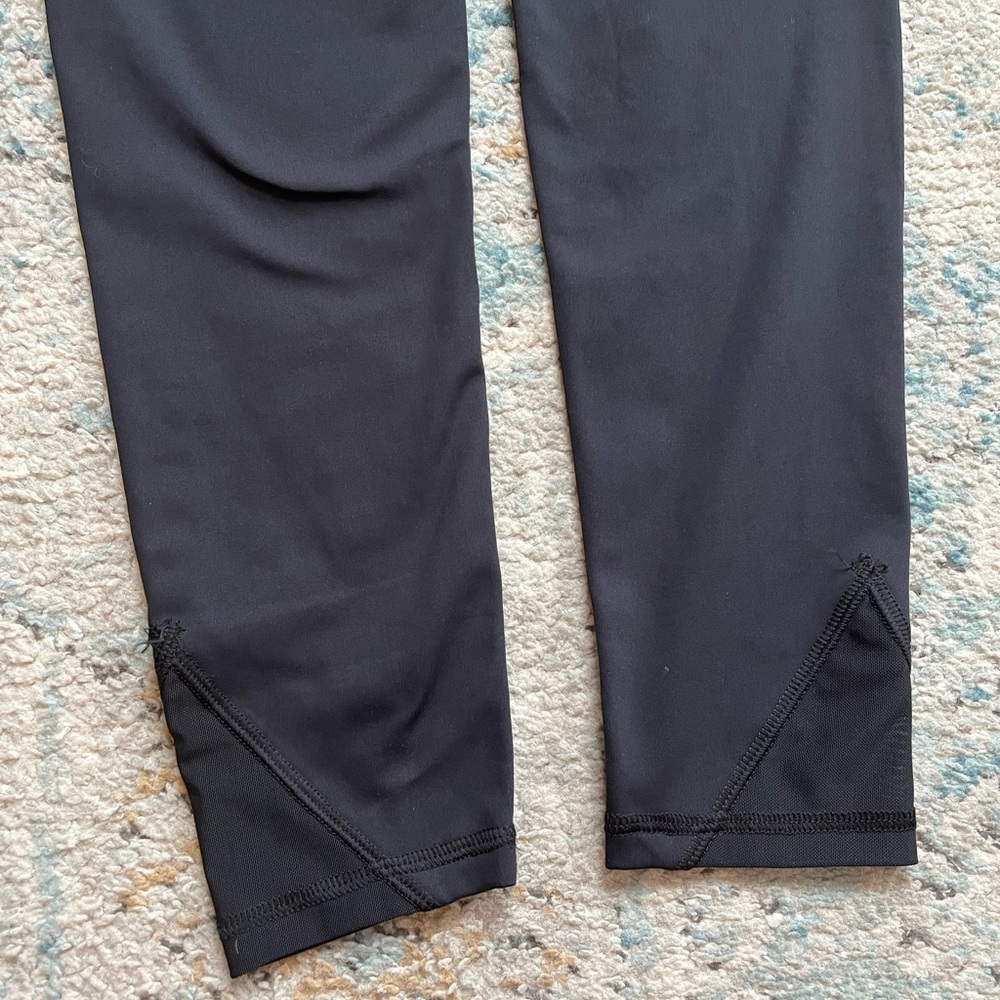 [Noli Yoga] Black Low Rise 7/8 Leggings- M - Picture 4 of 6